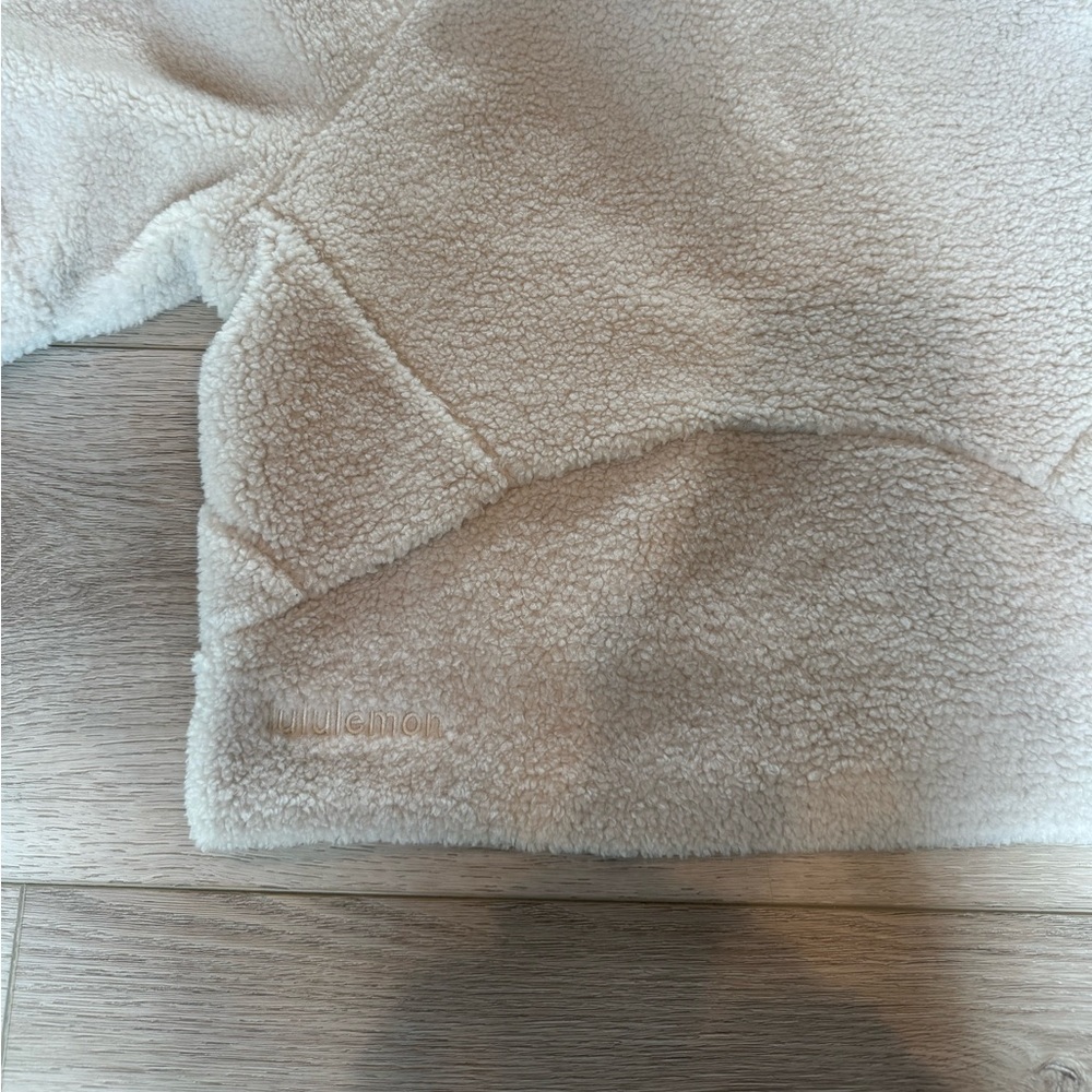 Lululemon Sherpa Hoodie - Picture 6 of 7